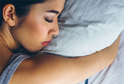 你的臥室夠暗嗎？研究表明，在環境光下睡覺可能會損害你的健康